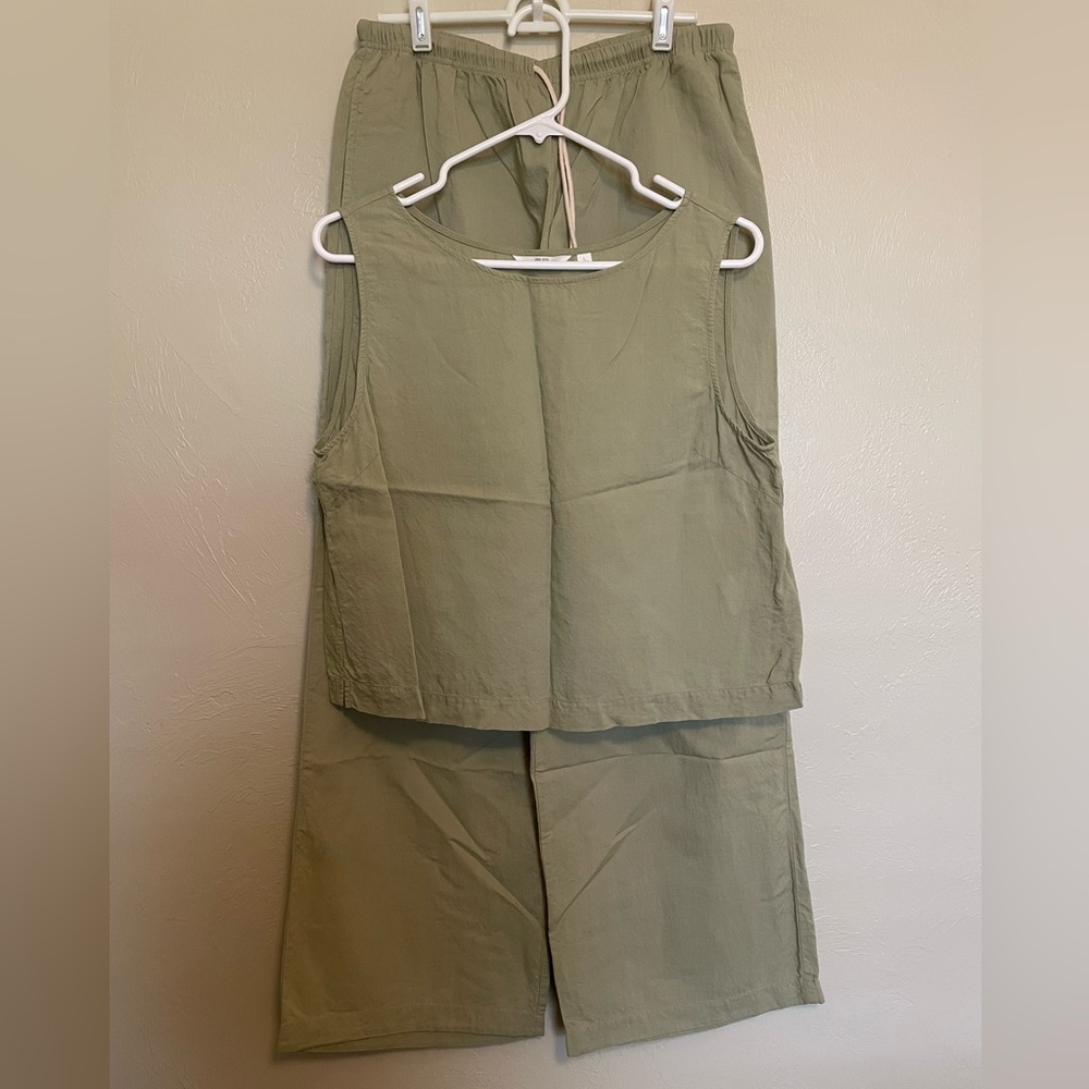 Uniqlo Light Green Cropped Tank & Wide Leg Pants Set